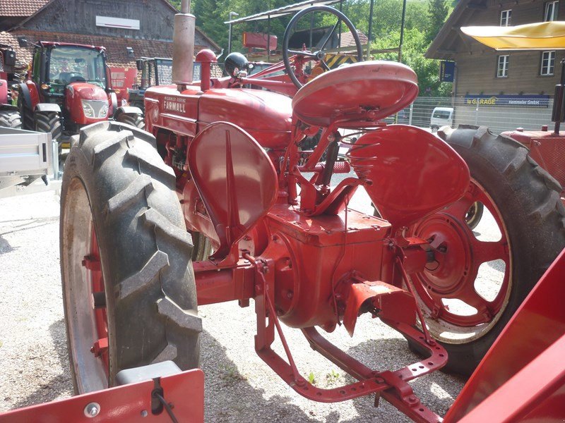 Traktor des Typs McCormick Farmall M, Gebrauchtmaschine in Helgisried (Bild 3)