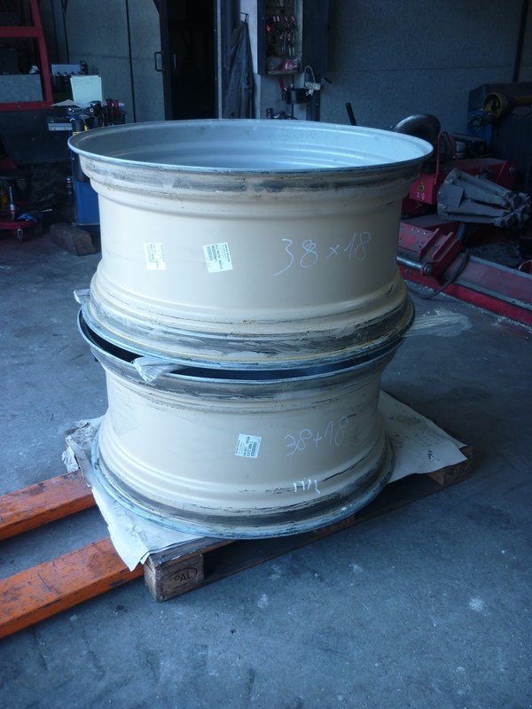 Rad des Typs Titan Felgen  28 ", Neumaschine in Helgisried (Bild 1)