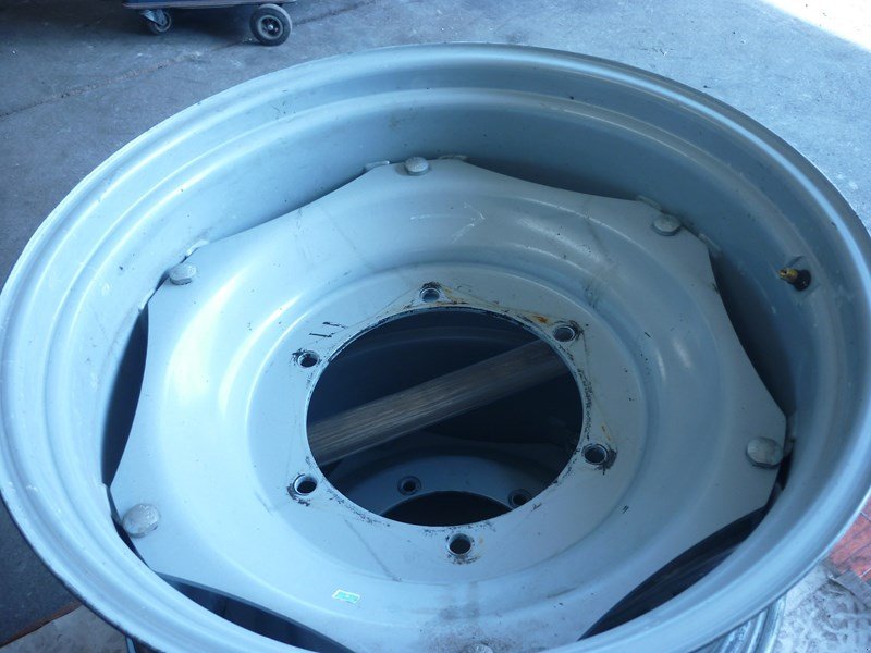 Rad des Typs Titan Felgen  28 ", Neumaschine in Helgisried (Bild 5)