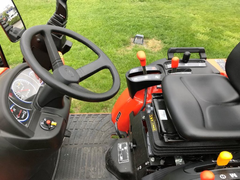 Kommunaltraktor des Typs Kubota B1241, Vorführmaschine in Zeven (Bild 2)