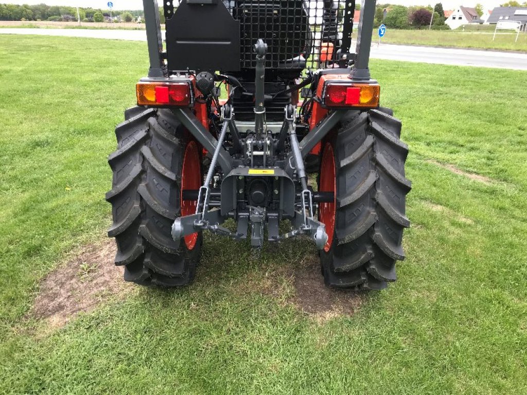 Kommunaltraktor des Typs Kubota B1241, Vorführmaschine in Zeven (Bild 4)