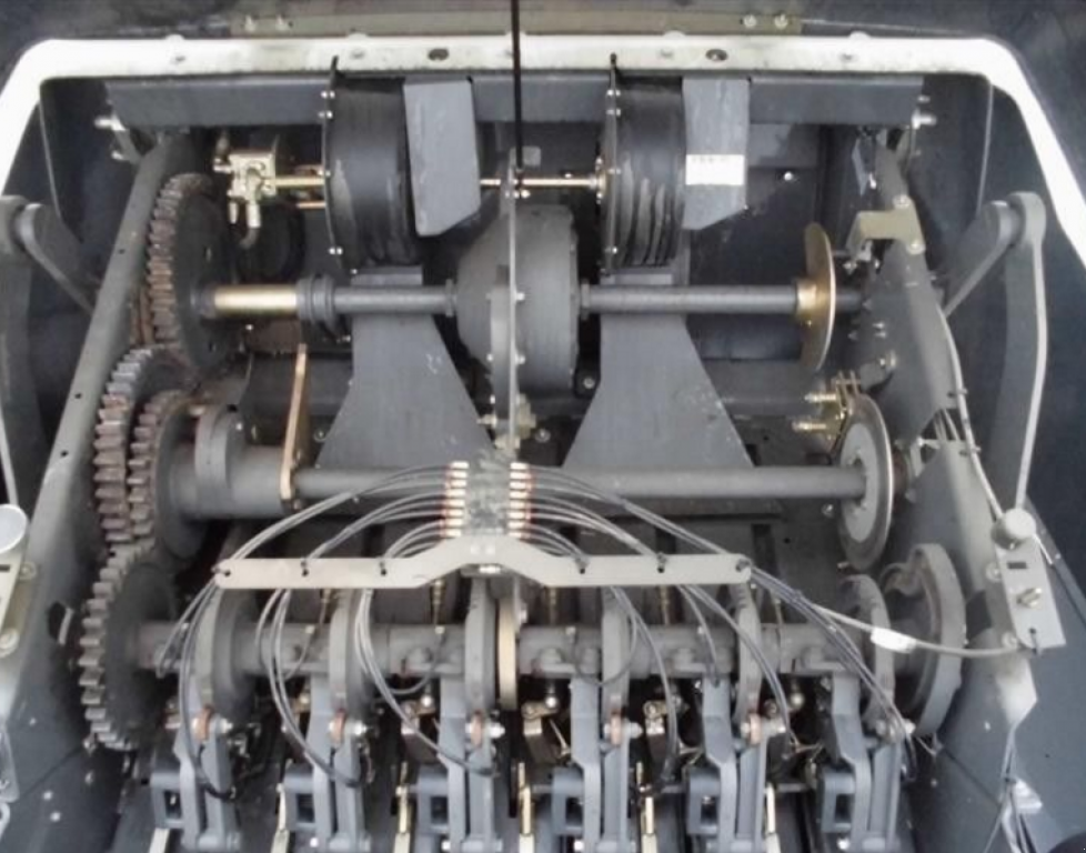 Hochdruckpresse des Typs CLAAS Quadrant 3300 RC,  in Тернопіль (Bild 3)