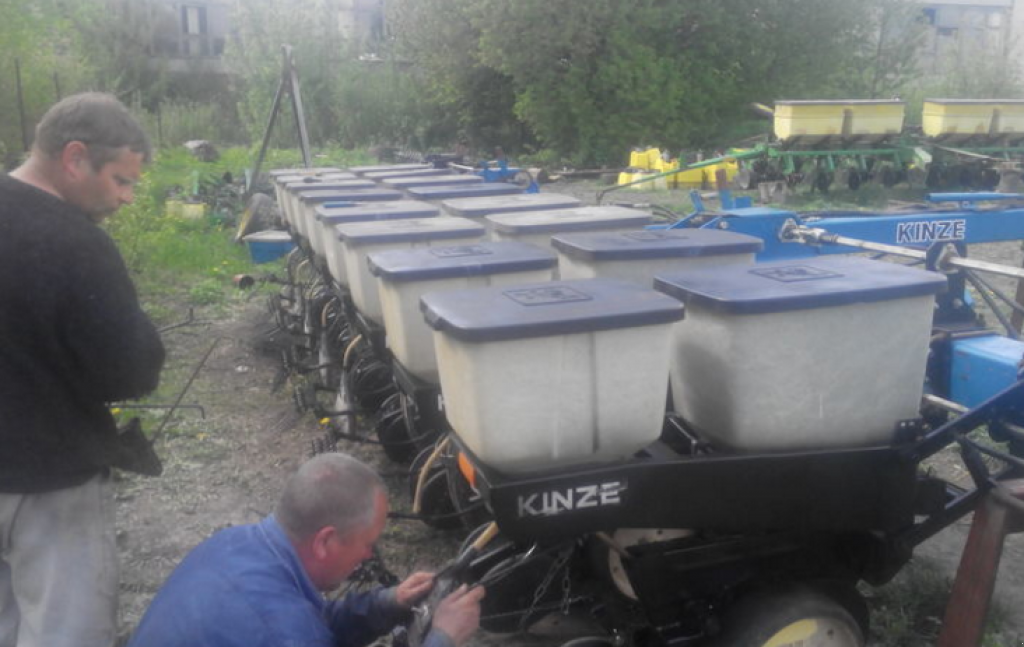 Direktsaatmaschine des Typs Kinze EF,  in Вінниця (Bild 4)