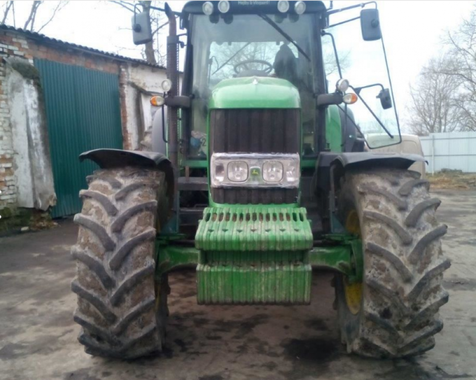 Oldtimer-Traktor des Typs John Deere 7530, Neumaschine in Київ (Bild 3)