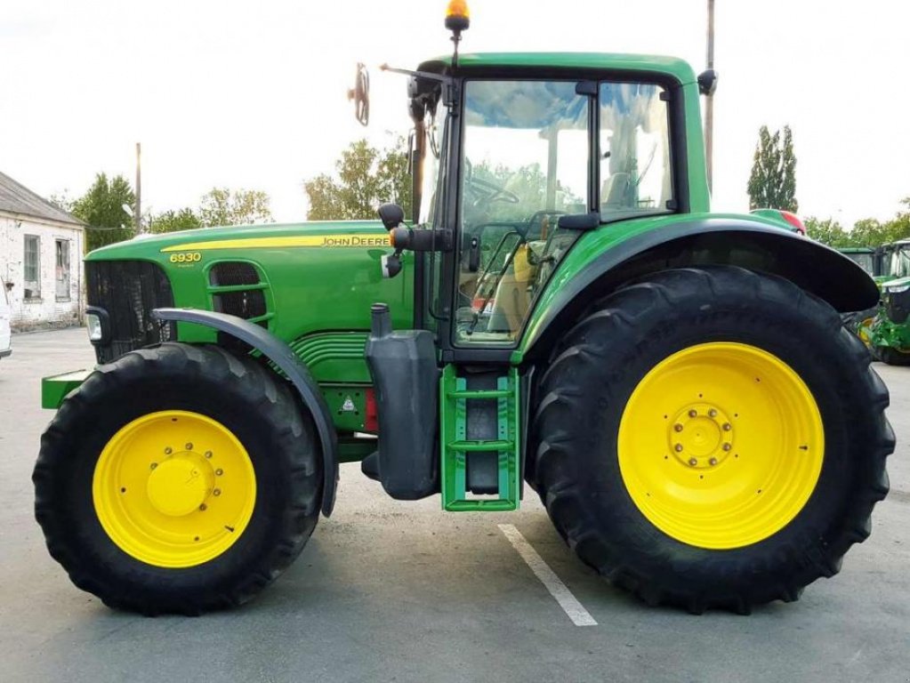 Oldtimer-Traktor des Typs John Deere 6930 Premium, Neumaschine in Звенигородка (Bild 8)