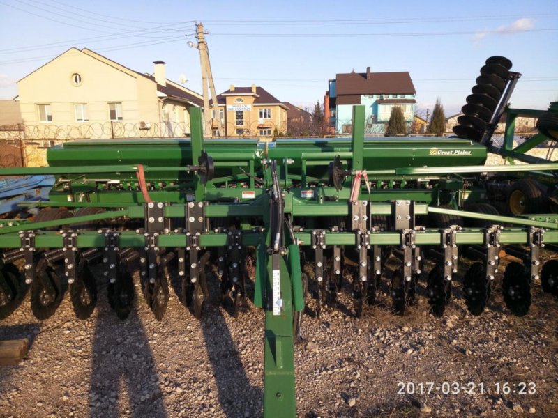 Direktsaatmaschine des Typs Great Plains CPH-2000,  in Дніпропетровськ (Bild 1)