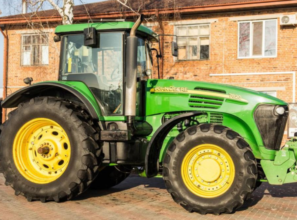 Oldtimer-Traktor des Typs John Deere 7820, Neumaschine in Житомир (Bild 3)