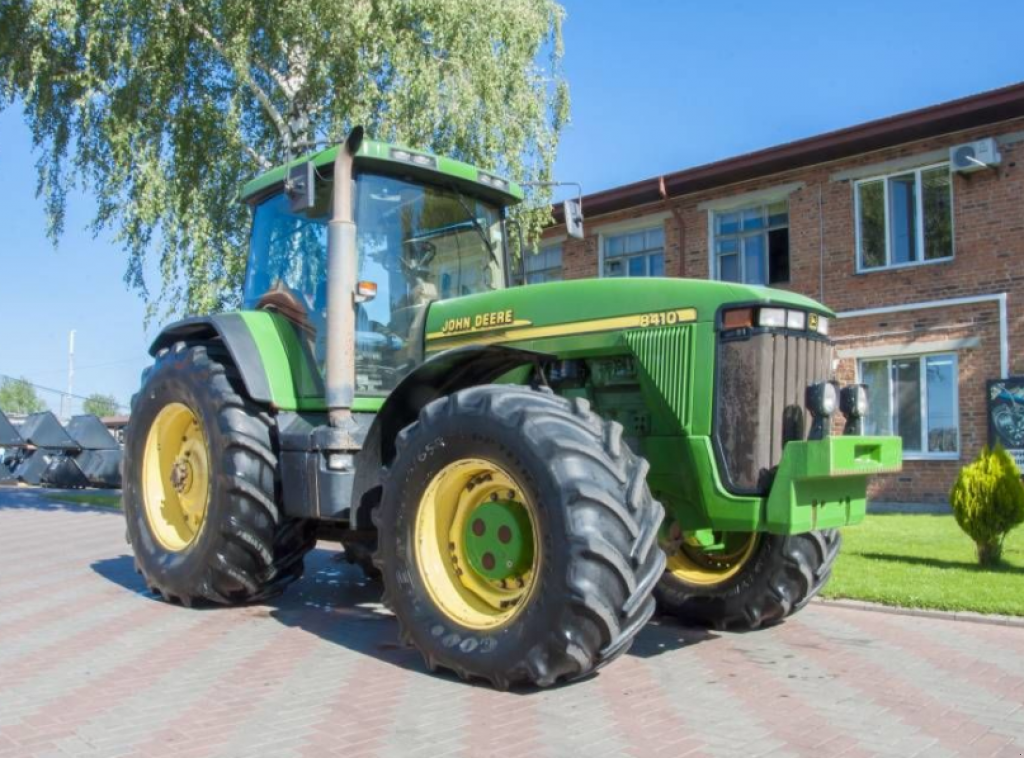 Oldtimer-Traktor des Typs John Deere 8410, Neumaschine in Житомир (Bild 3)
