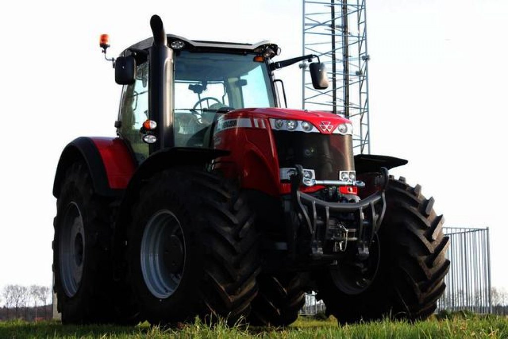 Oldtimer-Traktor des Typs Massey Ferguson 8690, Neumaschine in Луцьк (Bild 4)