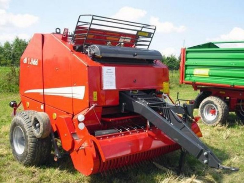 Rundballenpresse des Typs Unia DF 1,8 D,  in Луцьк (Bild 1)