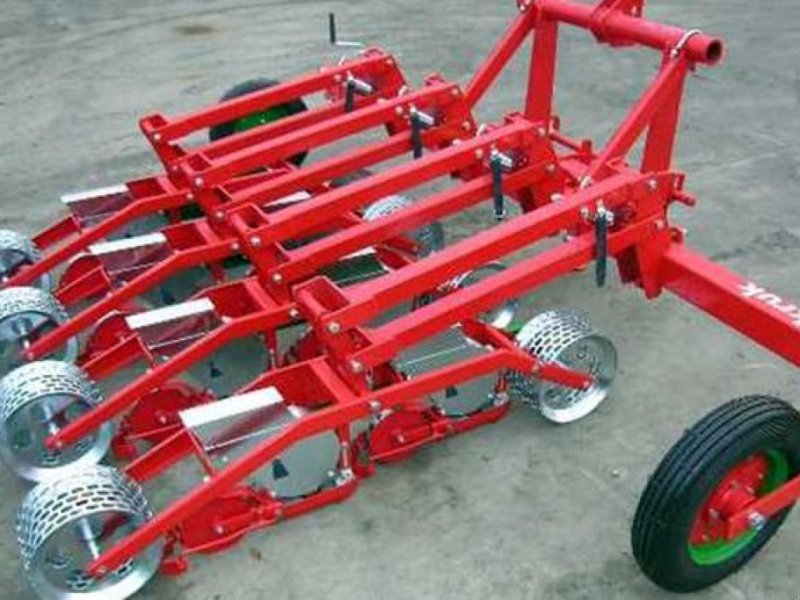 Gareeggenfelder des Typs Unia Kruk,  in Луцьк (Bild 1)