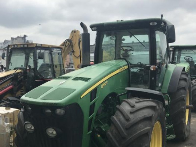 Oldtimer-Traktor des Typs John Deere 8320R, Neumaschine in Бровари (Bild 1)