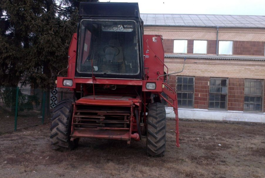Oldtimer-Mähdrescher des Typs MDW E 514, Neumaschine in Жданівка (Bild 2)