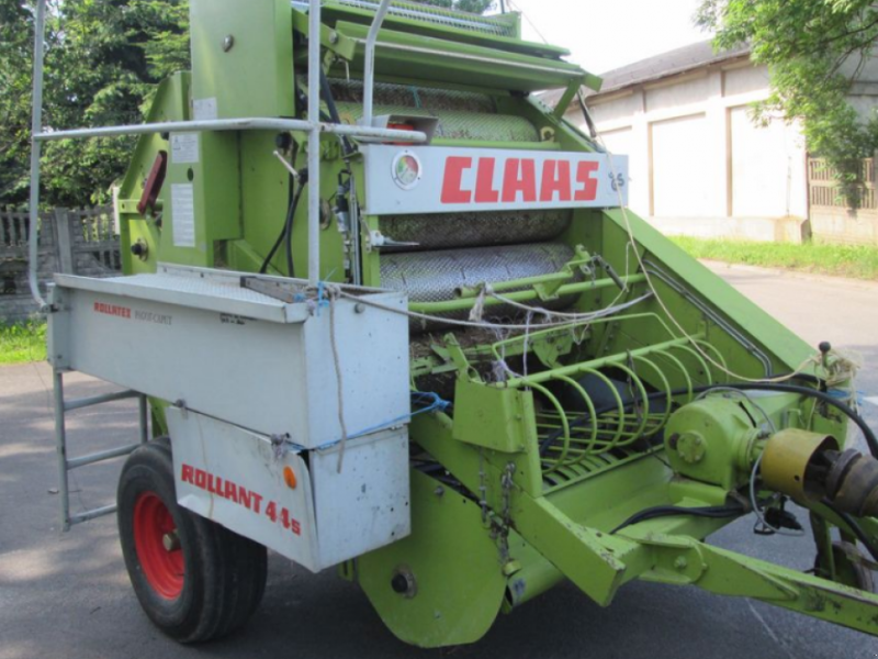 Rundballenpresse des Typs CLAAS Rollant 44,  in Струмівка (Bild 1)