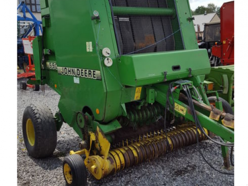 Rundballenpresse des Typs John Deere 590,  in Струмівка (Bild 1)