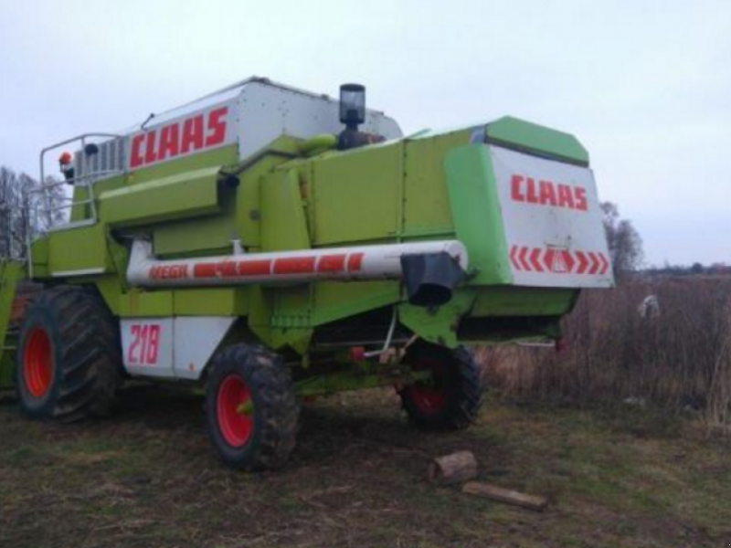 Oldtimer-Mähdrescher des Typs CLAAS Mega 218, Neumaschine in Київ (Bild 1)