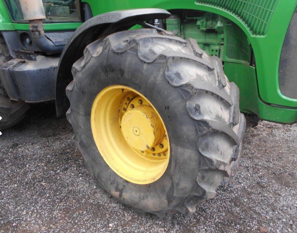 Oldtimer-Traktor des Typs John Deere 8520, Neumaschine in Київ (Bild 3)