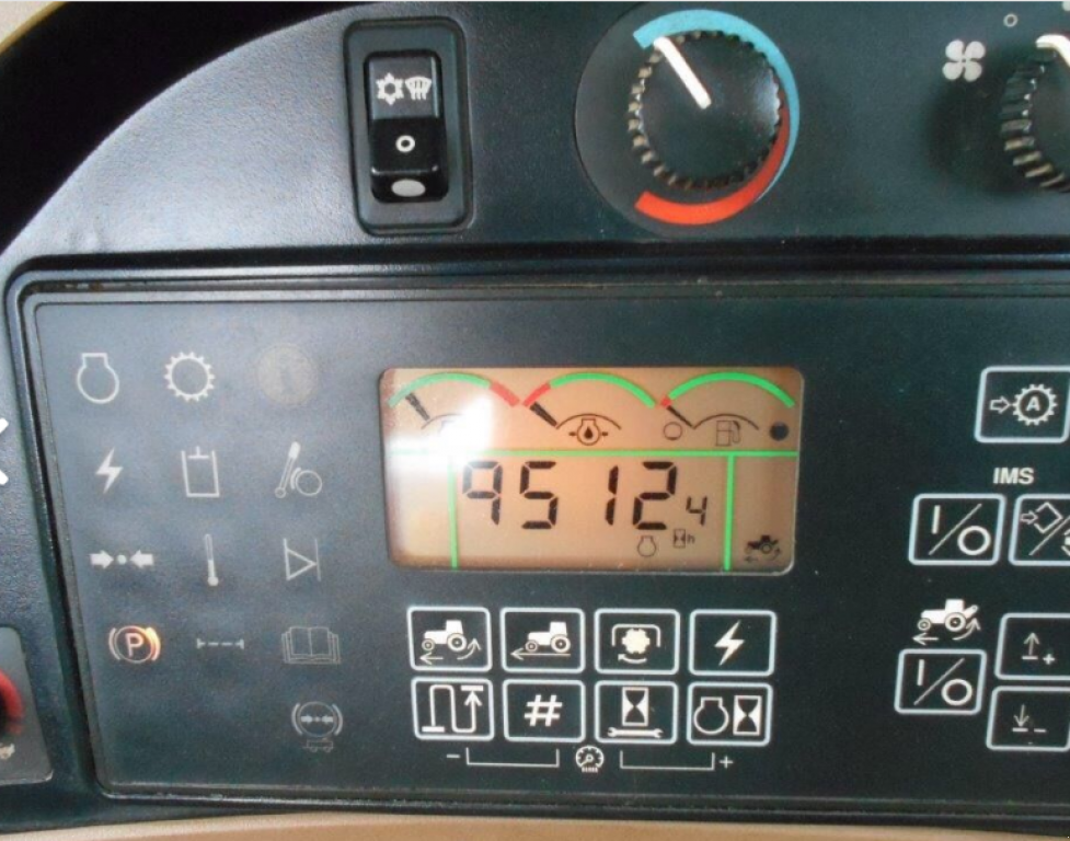 Oldtimer-Traktor des Typs John Deere 8520, Neumaschine in Київ (Bild 5)