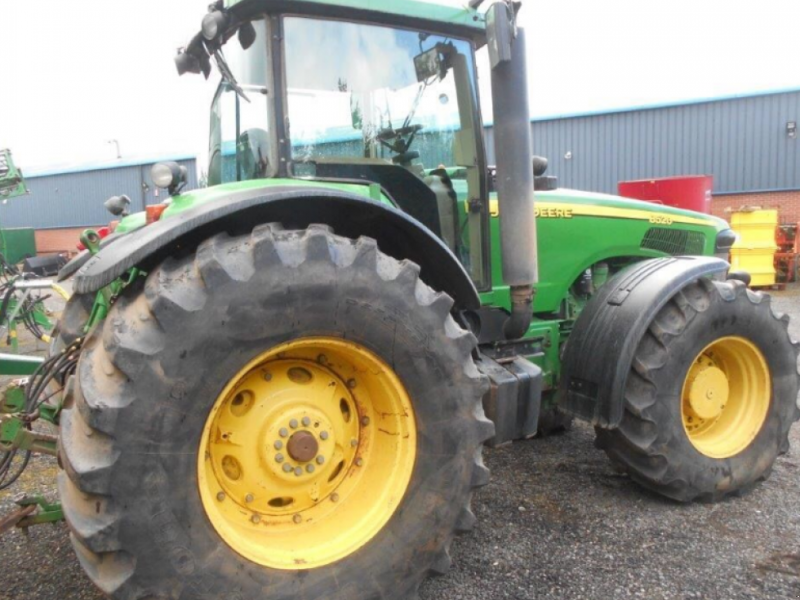 Oldtimer-Traktor des Typs John Deere 8520, Neumaschine in Київ (Bild 1)