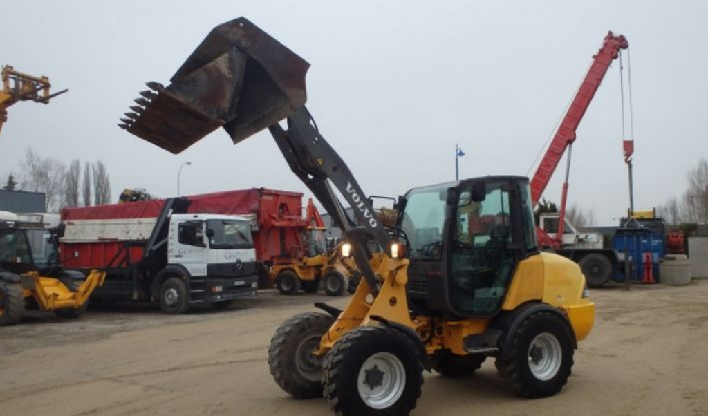 Frontlader des Typs Volvo L25B, Neumaschine in Київ (Bild 1)