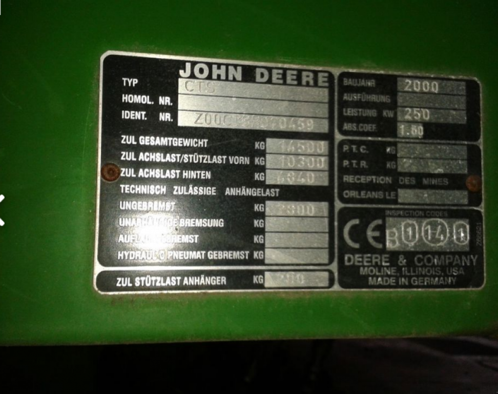 Oldtimer-Mähdrescher des Typs John Deere CTS,  in Побузьке (Bild 2)