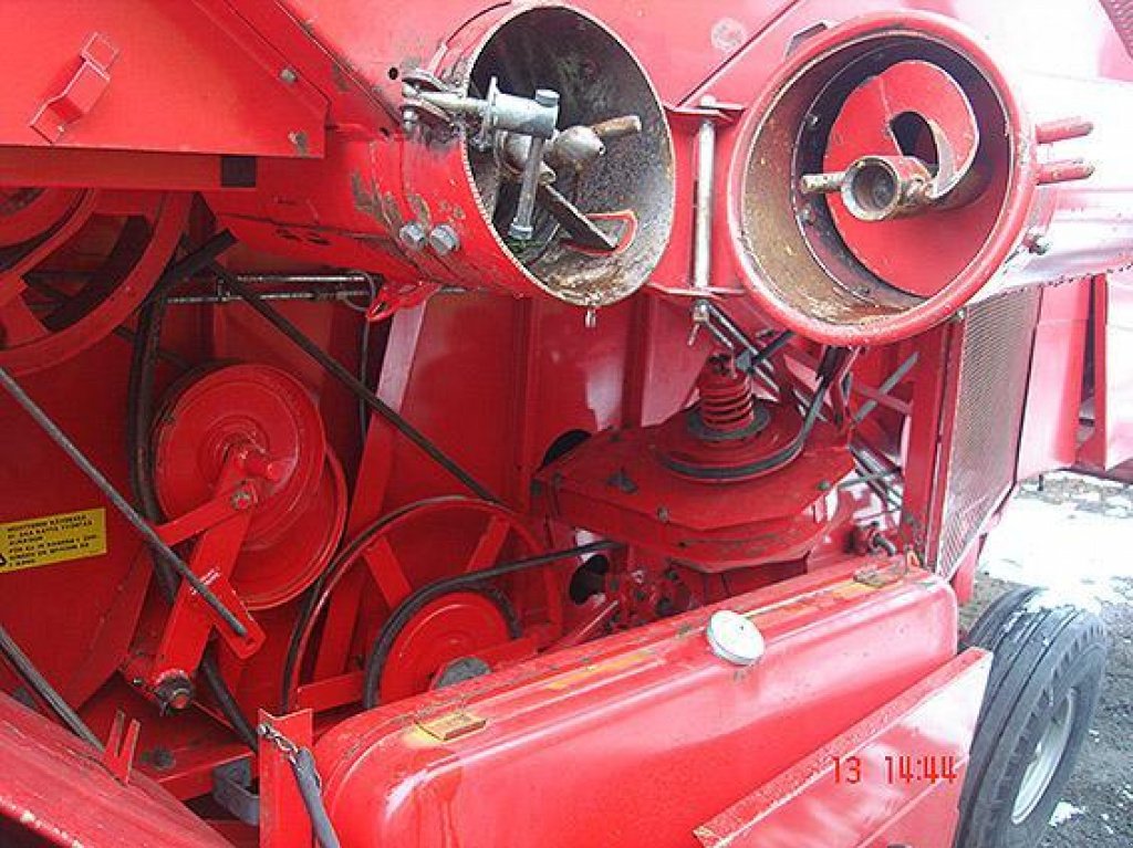 Oldtimer-Mähdrescher des Typs Massey Ferguson 16, Neumaschine in Рівне (Bild 7)