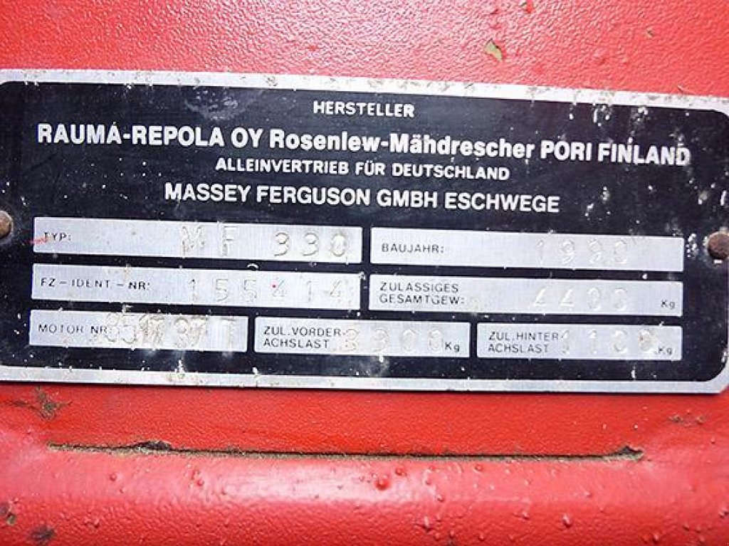 Oldtimer-Mähdrescher des Typs Massey Ferguson 16, Neumaschine in Рівне (Bild 9)