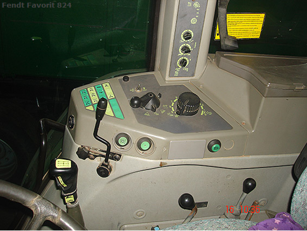 Oldtimer-Traktor des Typs Fendt Favorit 824, Neumaschine in Рівне (Bild 5)