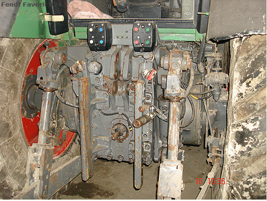 Oldtimer-Traktor des Typs Fendt Favorit 824, Neumaschine in Рівне (Bild 7)
