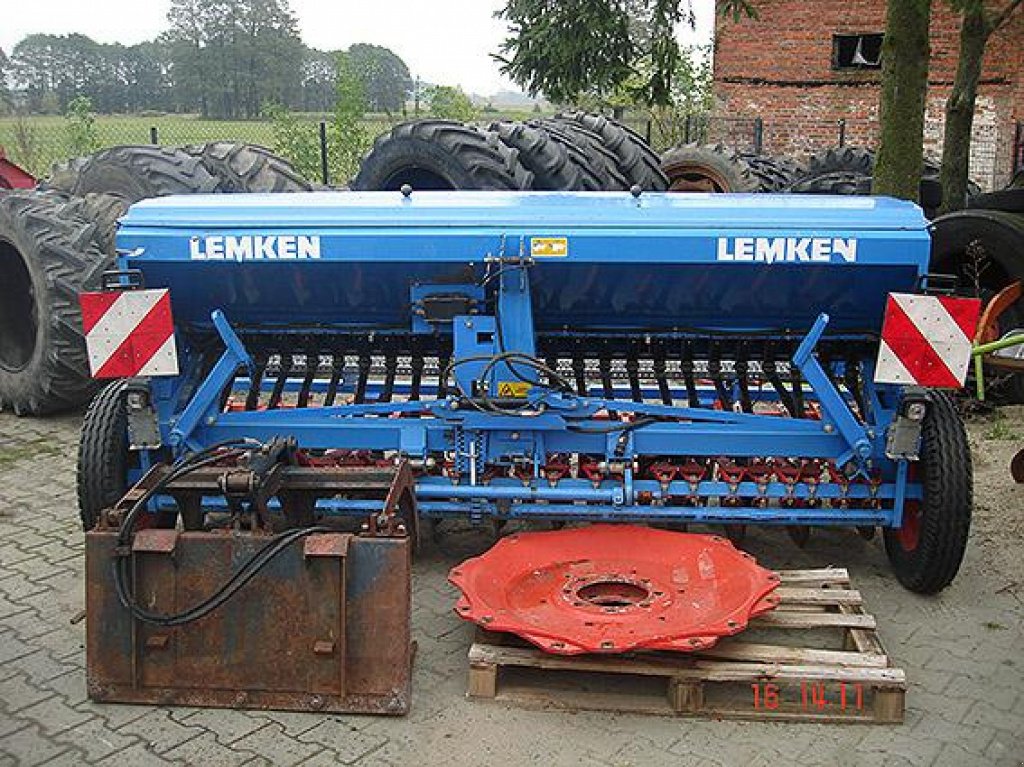 Direktsaatmaschine des Typs Lemken EuroDrill 300,  in Рівне (Bild 1)