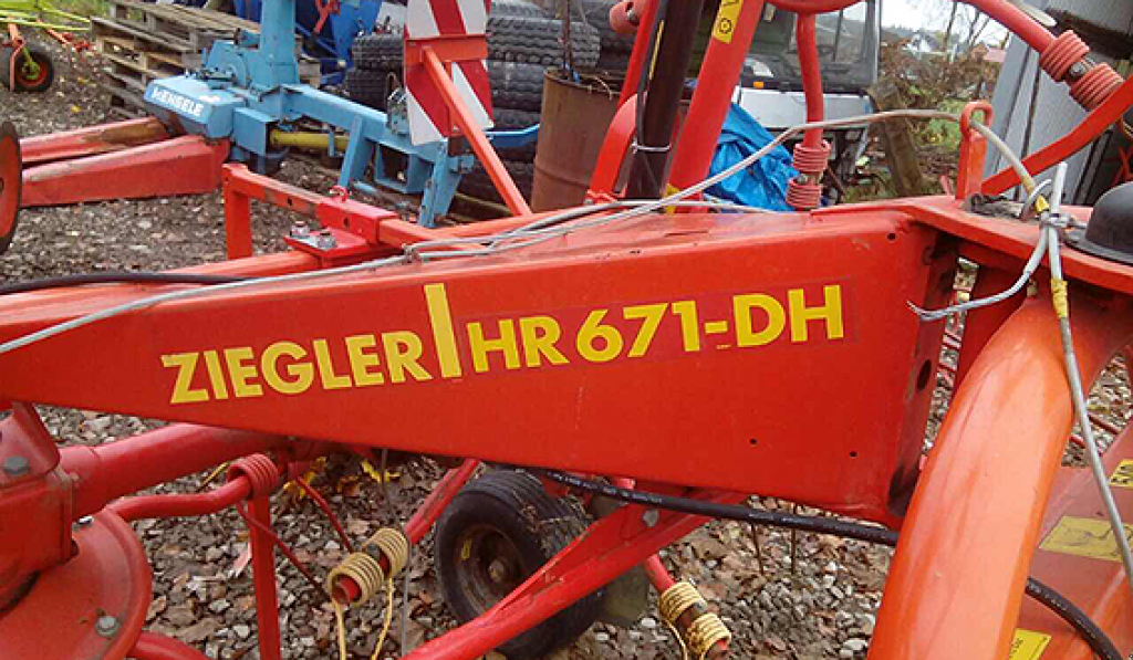 Schwader des Typs Ziegler HR 671-DH,  in Рівне (Bild 9)