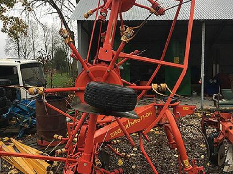 Schwader des Typs Ziegler HR 671-DH,  in Рівне (Bild 1)