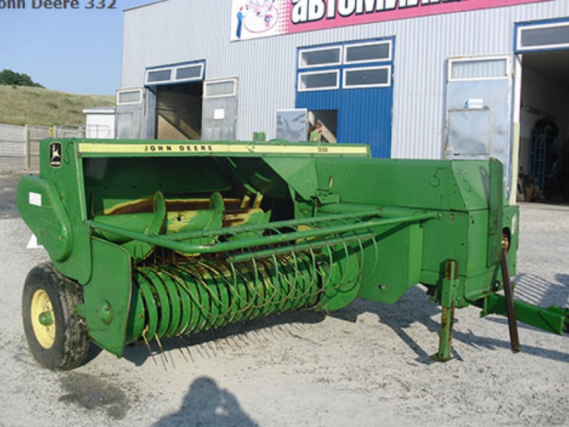 Hochdruckpresse des Typs John Deere 332,  in Рівне (Bild 1)