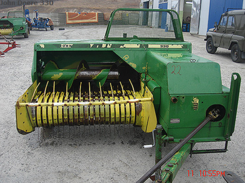 Hochdruckpresse des Typs John Deere 330,  in Рівне (Bild 1)
