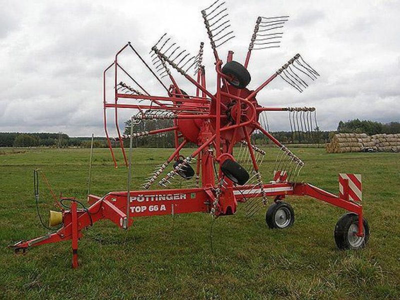 Schwader des Typs Pöttinger TOP 66 A,  in Рівне (Bild 1)