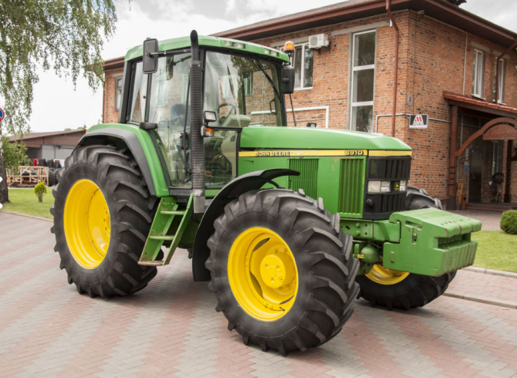 Oldtimer-Traktor des Typs John Deere 6910, Neumaschine in Луцьк (Bild 4)
