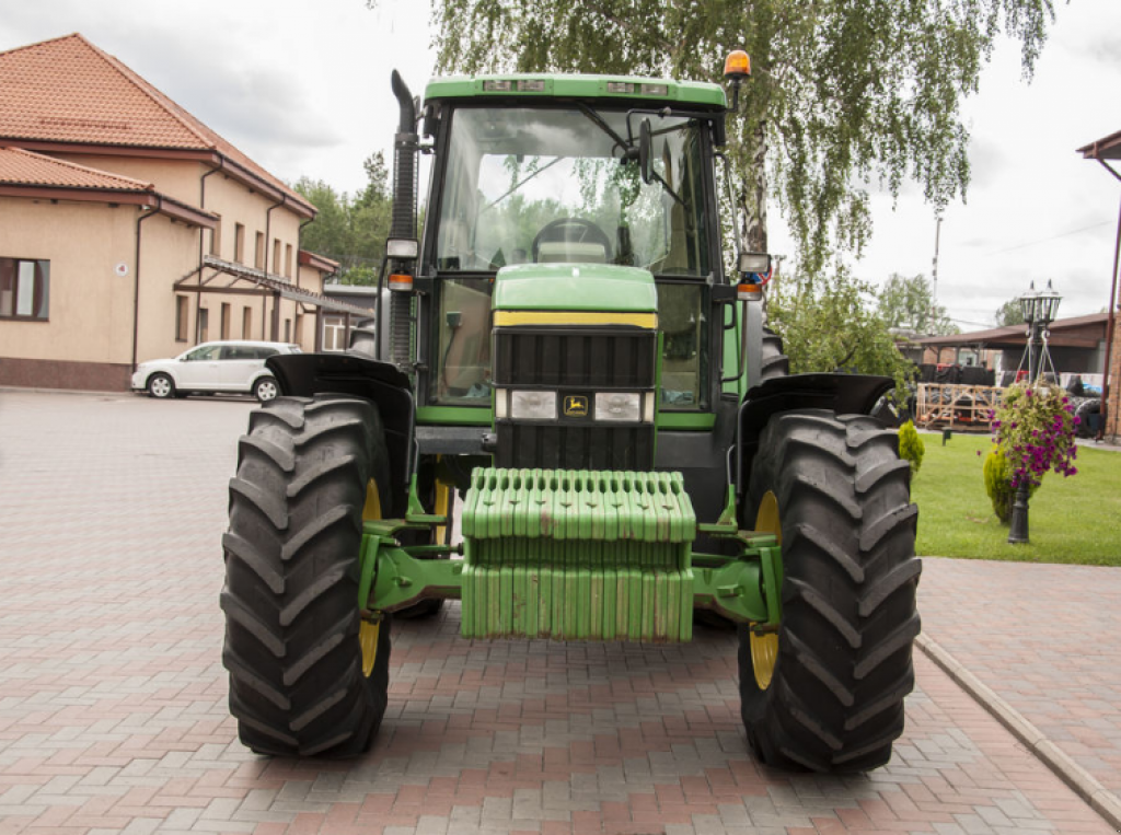 Oldtimer-Traktor des Typs John Deere 6910, Neumaschine in Луцьк (Bild 3)