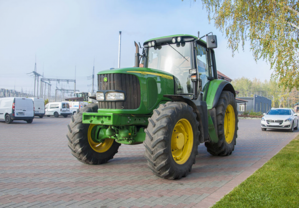 Oldtimer-Traktor des Typs John Deere 6920, Neumaschine in Луцьк (Bild 1)