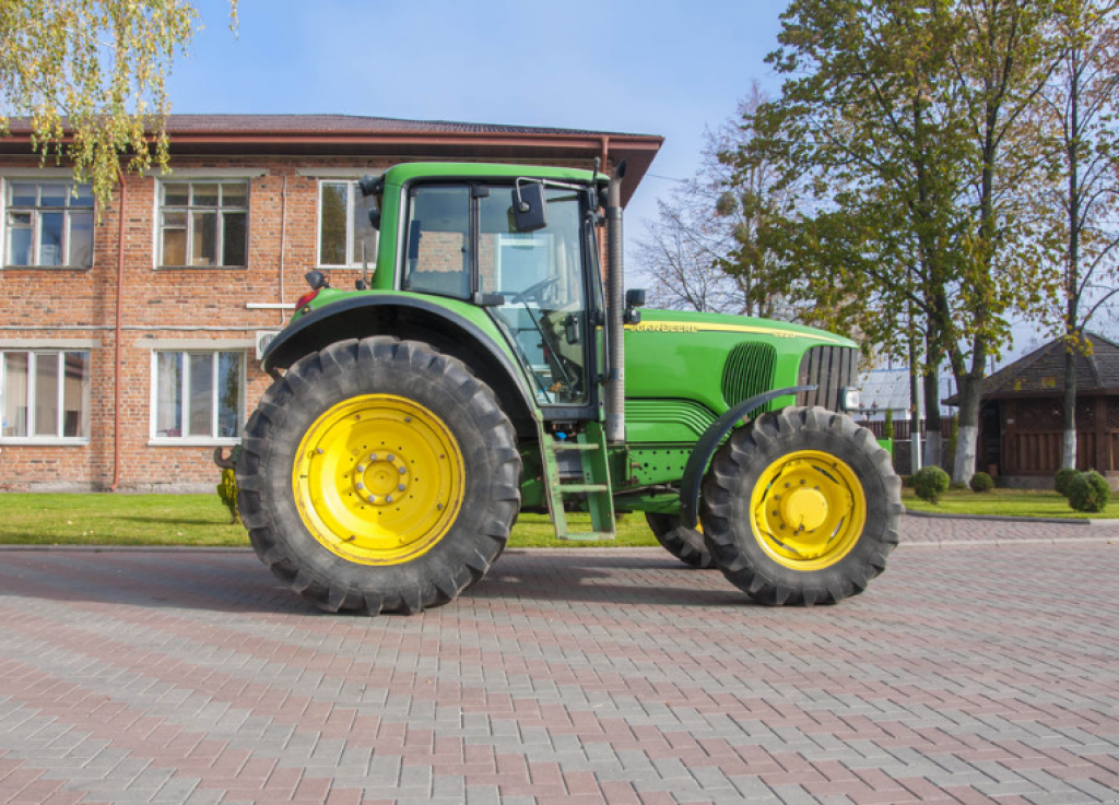 Oldtimer-Traktor des Typs John Deere 6920, Neumaschine in Луцьк (Bild 10)