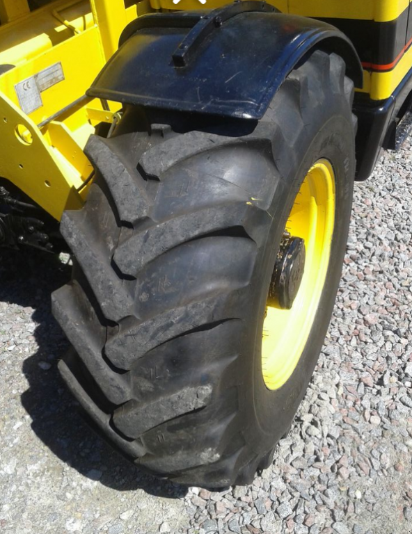 Teleskopstapler des Typs Caterpillar TH62,  in Київ (Bild 7)