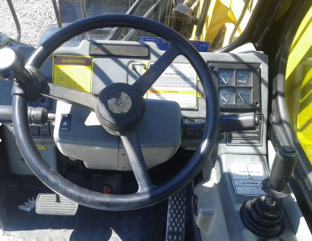 Teleskopstapler des Typs Caterpillar TH62,  in Київ (Bild 5)