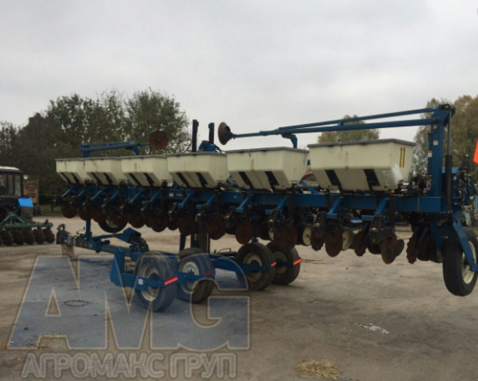 Gareeggenfelder des Typs Kinze 3600,  in Київ (Bild 1)