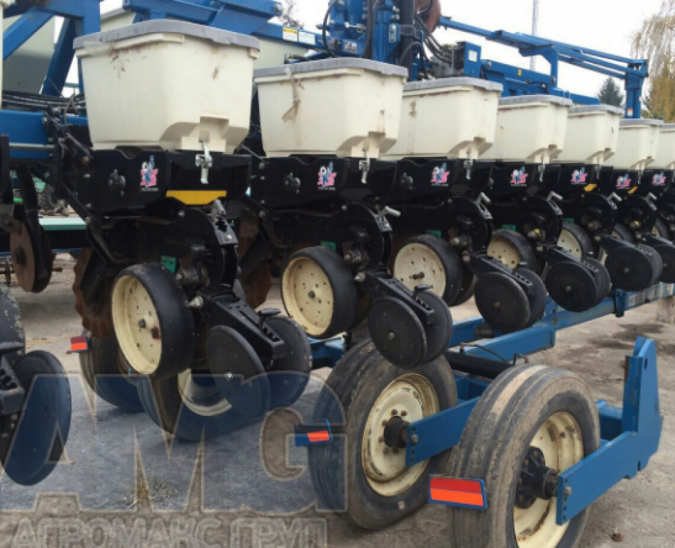 Gareeggenfelder des Typs Kinze 3600,  in Київ (Bild 10)