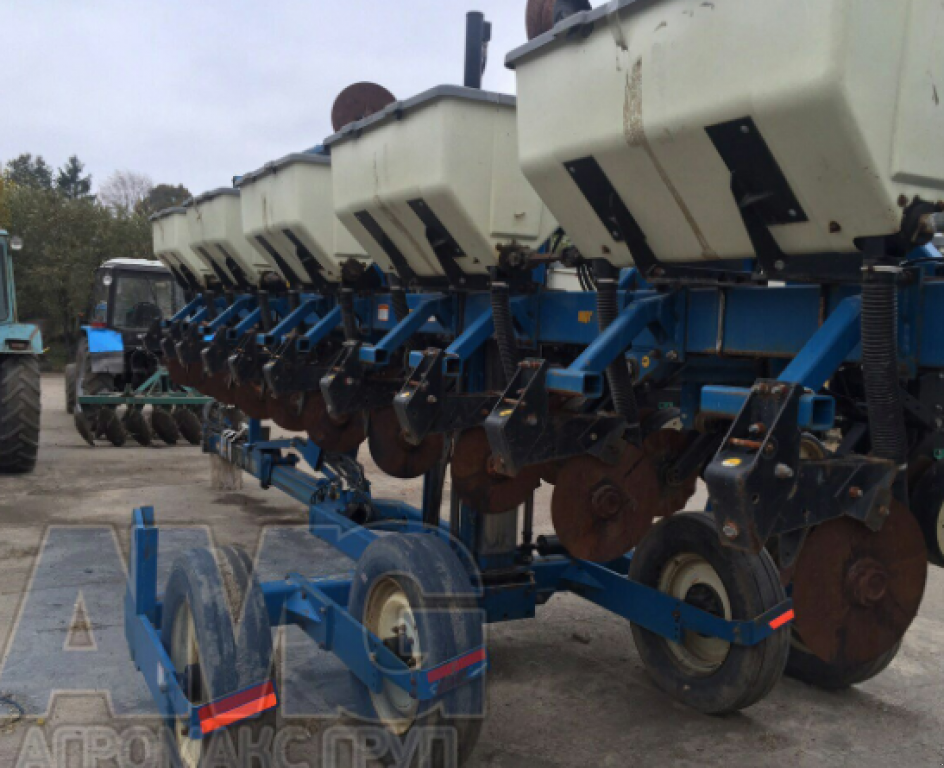 Gareeggenfelder des Typs Kinze 3600,  in Київ (Bild 9)