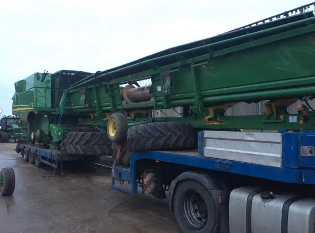 Oldtimer-Mähdrescher des Typs John Deere S690i HillMaster, Neumaschine in Чорномор'ївка (Bild 2)