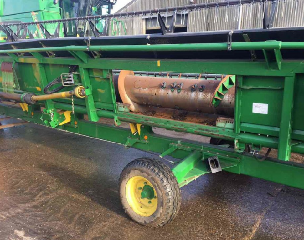 Oldtimer-Mähdrescher des Typs John Deere S690i HillMaster, Neumaschine in Чорномор'ївка (Bild 3)