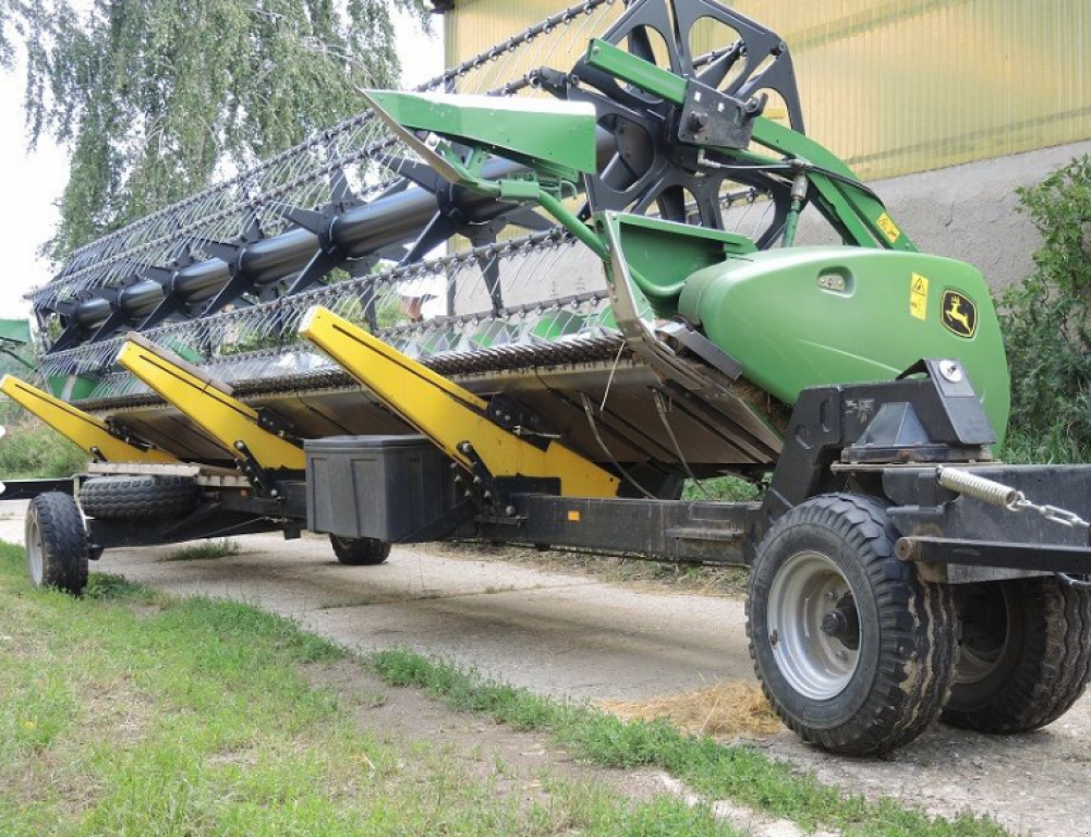 Oldtimer-Mähdrescher des Typs John Deere 9880i STS, Neumaschine in Чорномор'ївка (Bild 6)
