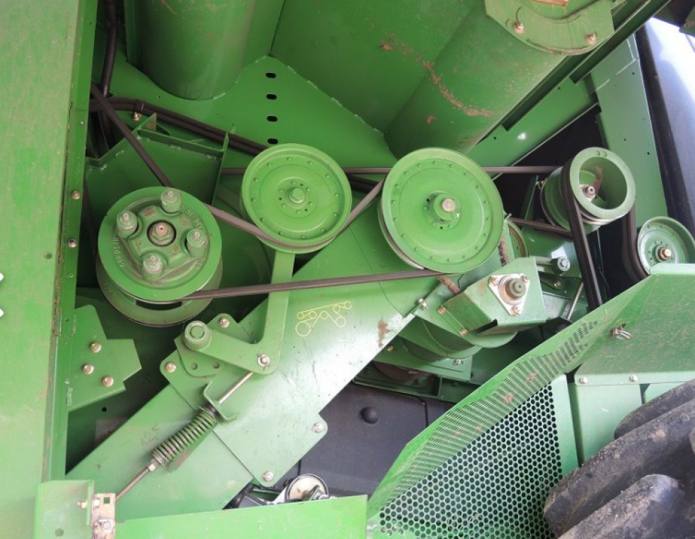 Oldtimer-Mähdrescher des Typs John Deere 9880i STS, Neumaschine in Чорномор'ївка (Bild 4)