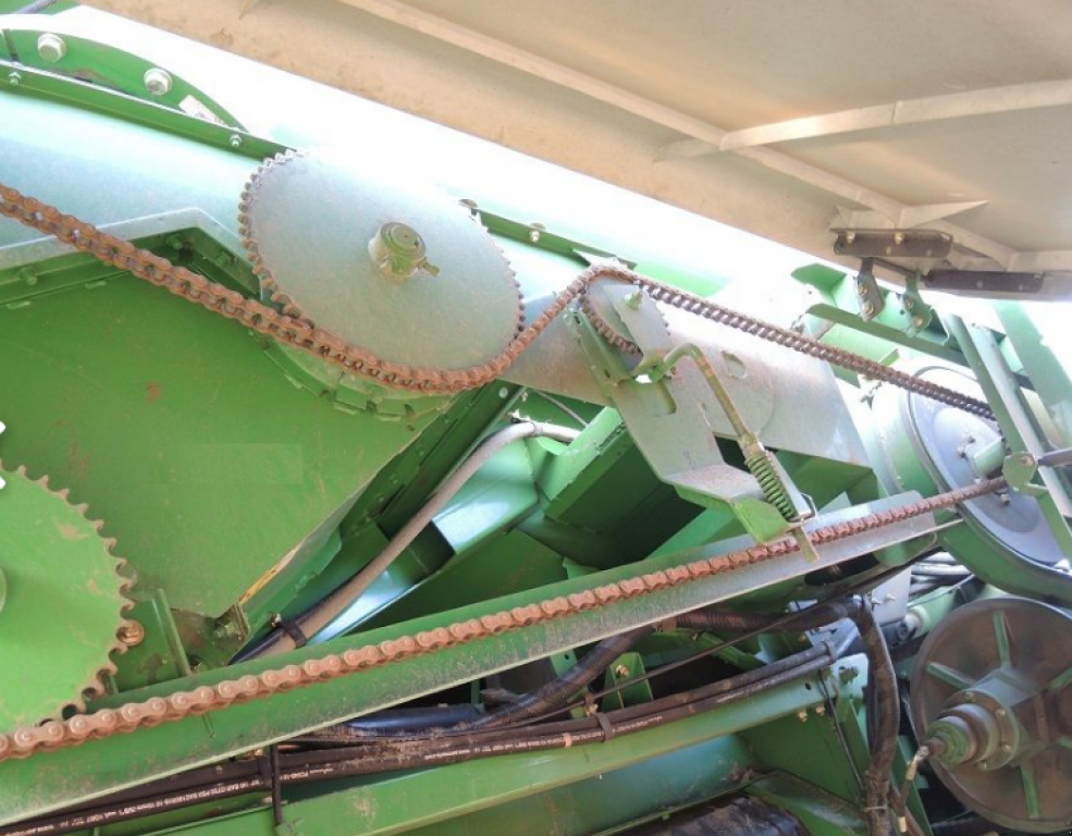 Oldtimer-Mähdrescher des Typs John Deere 9880i STS, Neumaschine in Чорномор'ївка (Bild 3)