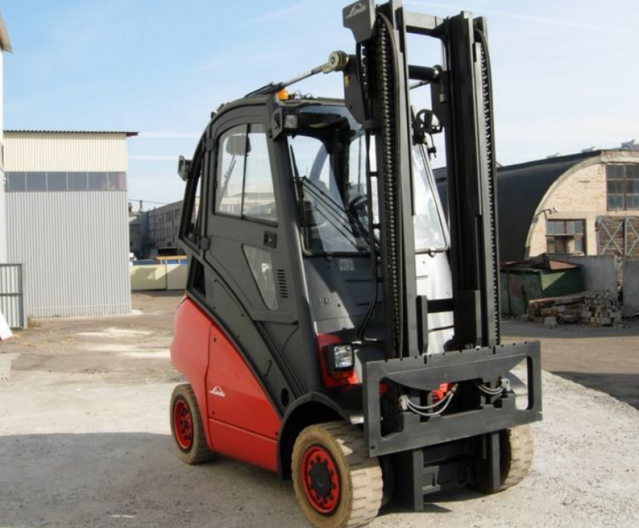 Gabelstapler des Typs Linde H40T,  in Київ (Bild 7)